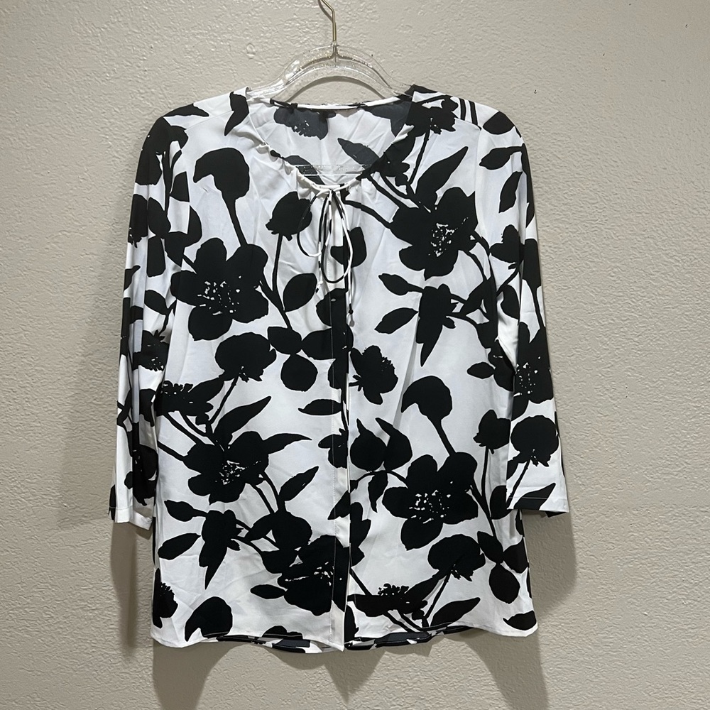 🔴 White and black floral blouse 3/4 sleeve size M